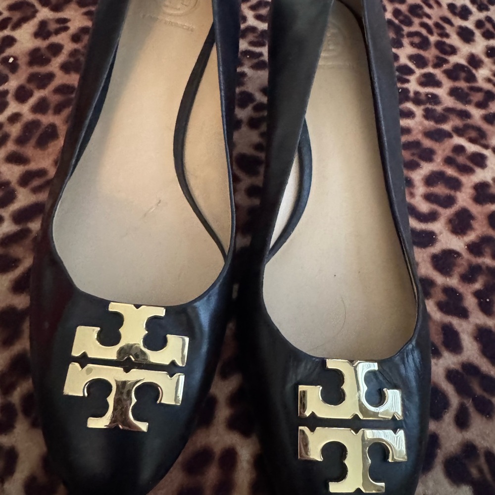 Tory Burch Black Leather Low Block Heels (9) - Picture 5 of 5